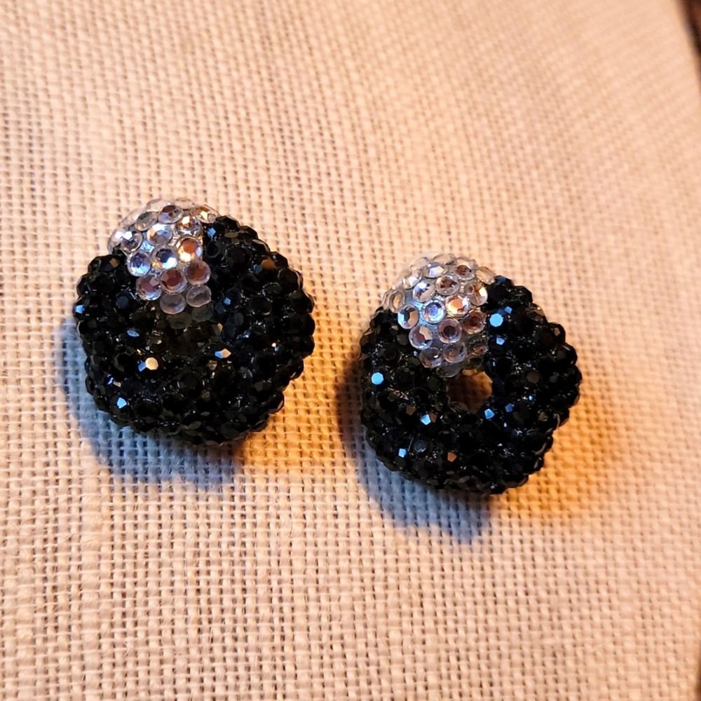 Vintage circular sequence clip on earrings. Retro party earrings.